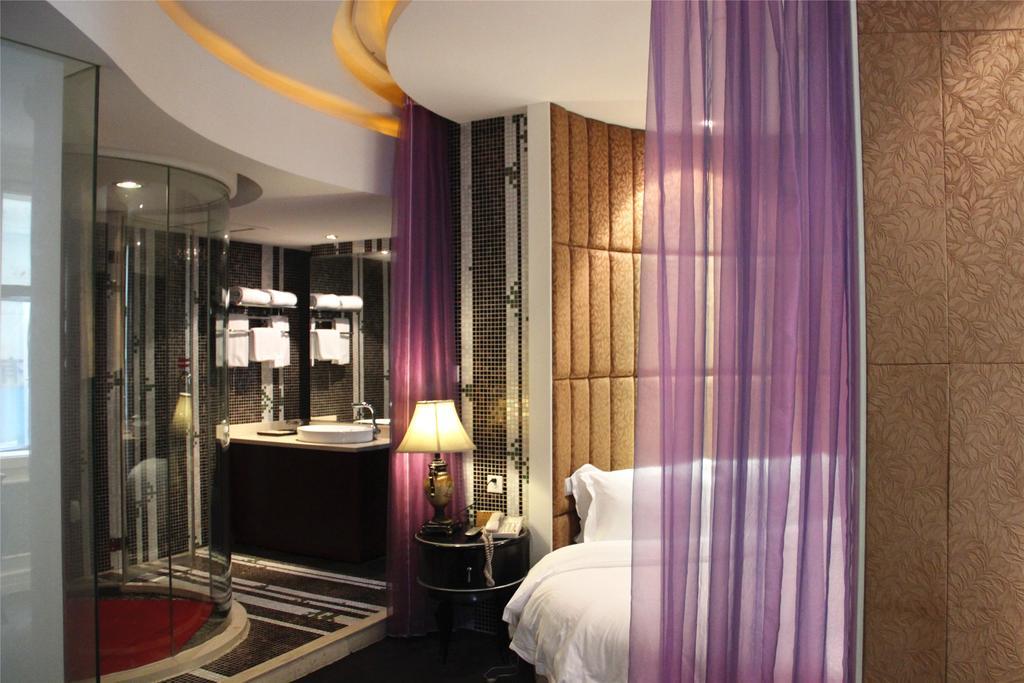 Manhattan Jinling Hotel Shanghai Buitenkant foto